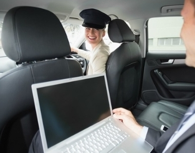 老板會(huì)開(kāi)車(chē)為何還要配司機(jī)與商務(wù)秘書(shū)服務(wù)？